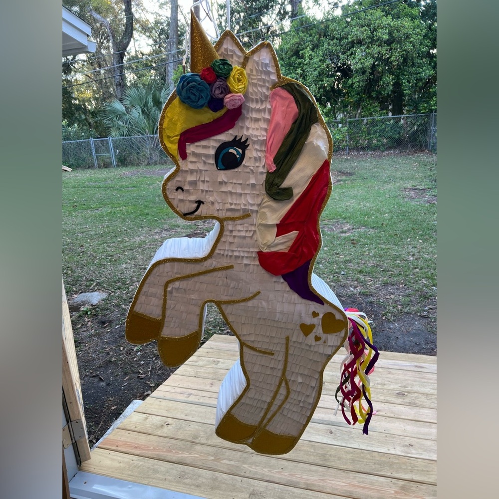Unicorn 🦄 PIÑATA - Picture 4 of 4